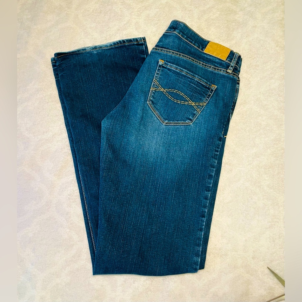 Abercrombie & Fitch women’s flare jeans, size 6.